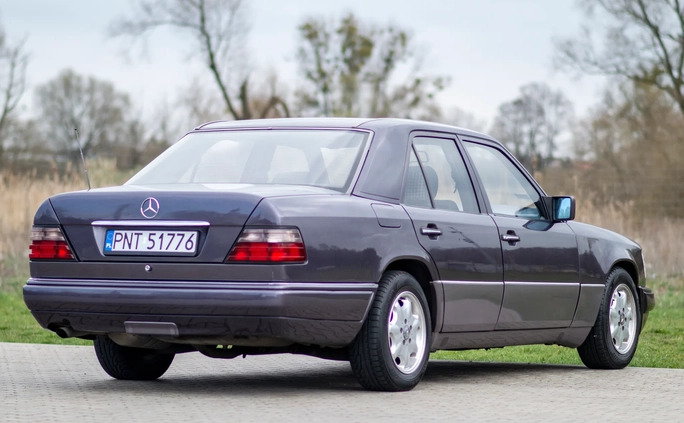 Mercedes-Benz Klasa E cena 18500 przebieg: 157000, rok produkcji 1993 z Zbąszyń małe 232